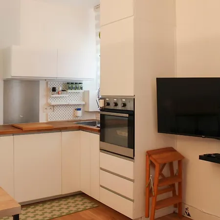 Beautiful Cocoon Of - Near Park Apartment